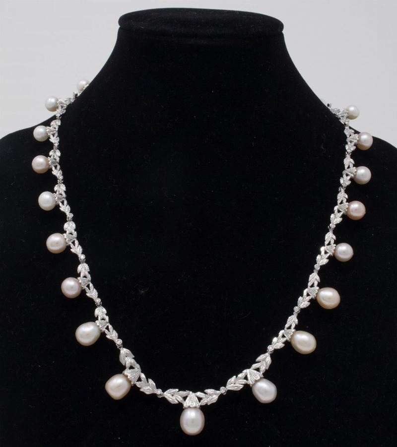 Collana Girocollo in Oro Bianco con Perle e Piccoli Diamanti