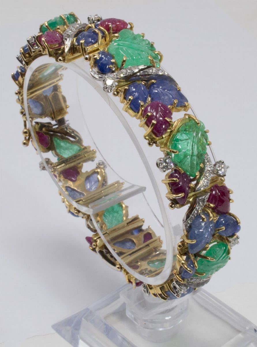 Bracciale Tutti Frutti in Oro Bianco e Giallo con Smeraldi, Zaffiri e Rubini