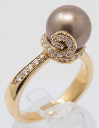 Anello in Oro Giallo, Perla Gold e Diamanti