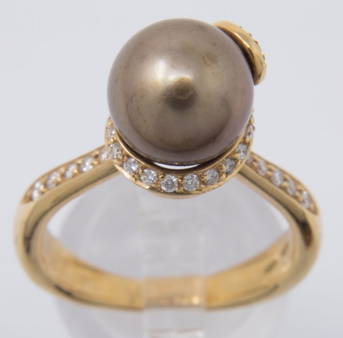 Anello in Oro Giallo, Perla Gold e Diamanti