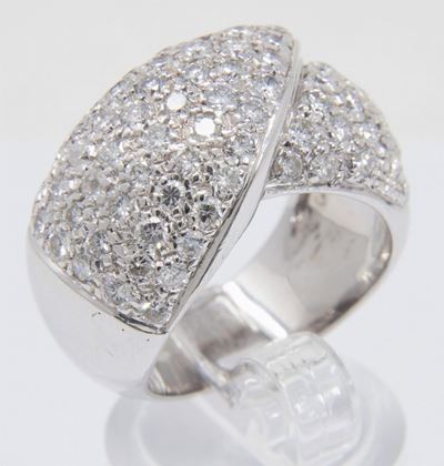 Anello a Fascia Intrecciata in Oro Bianco e Diamanti