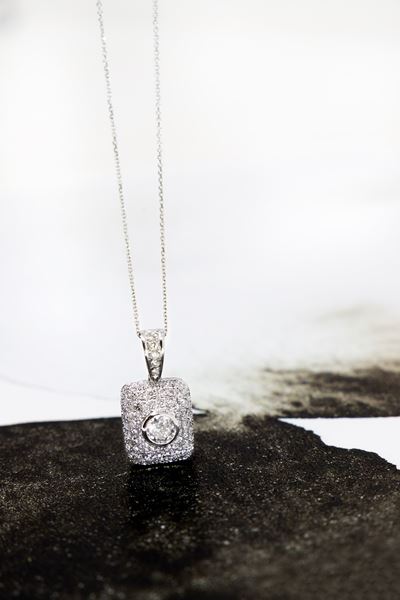 Pendente con Catenina in Oro Bianco e Diamanti