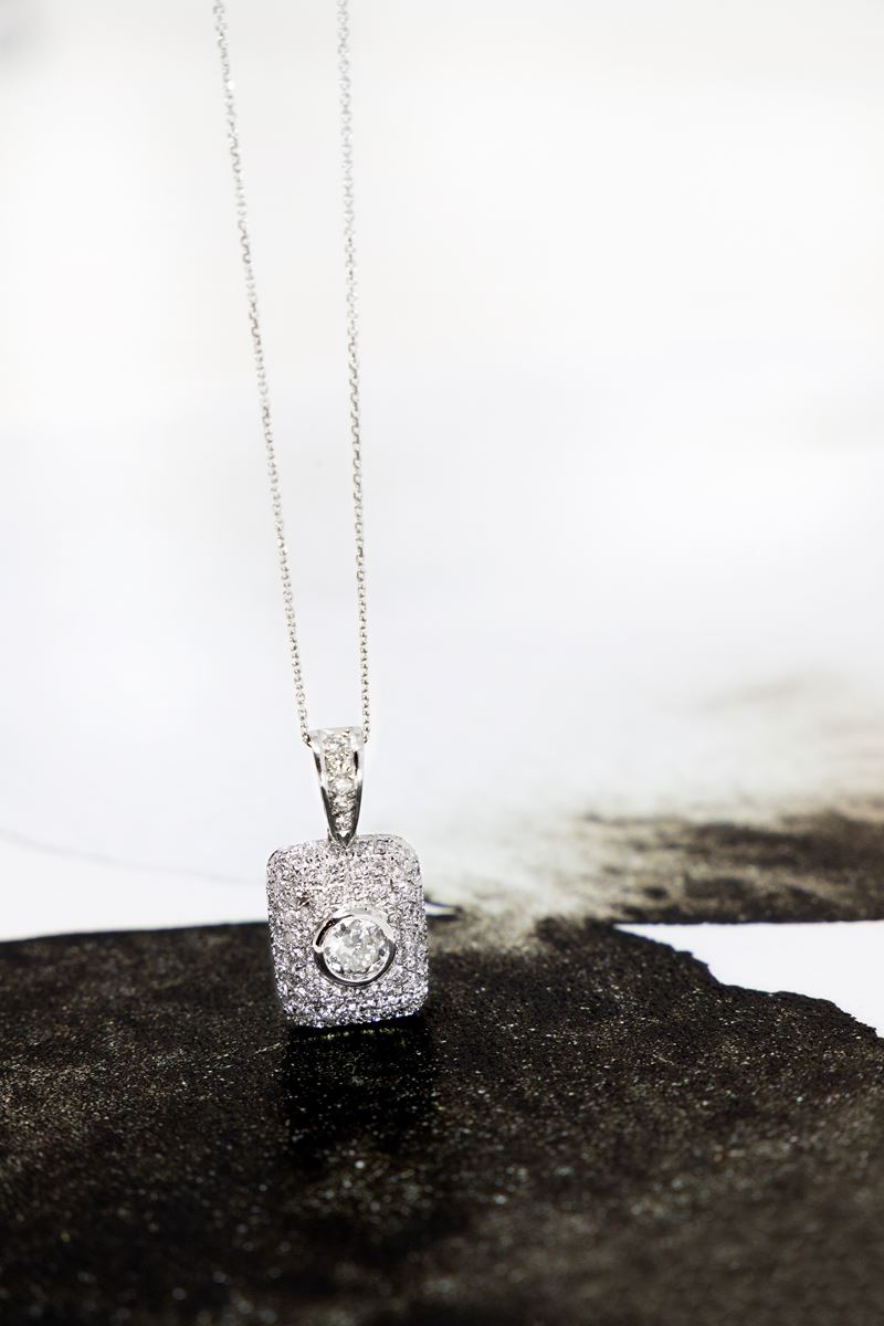Pendente con Catenina in Oro Bianco e Diamanti
