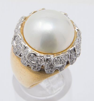 Anello in Oro Giallo, con Perla Mabe e Piccoli Brillanti