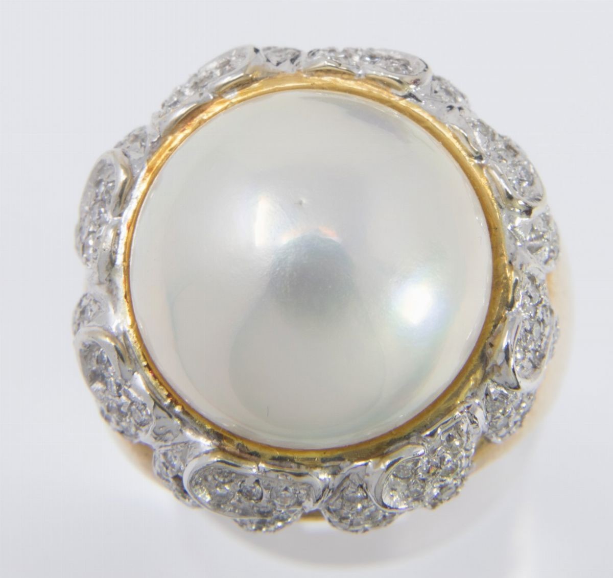 Anello in Oro Giallo, con Perla Mabe e Piccoli Brillanti