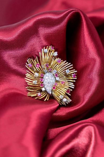 Spilla a Ventaglio in Oro Giallo, Brillanti e Rubini
