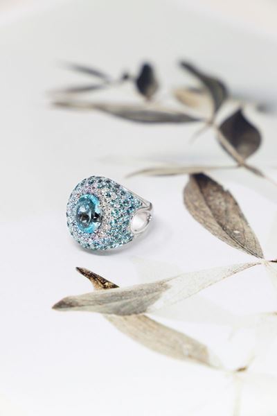 Anello in Oro Bianco con Acquemarine e Brillanti