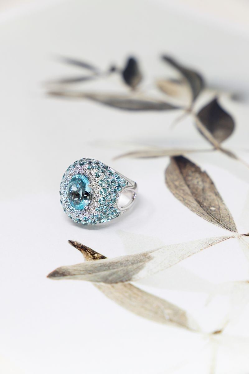 Anello in Oro Bianco con Acquemarine e Brillanti