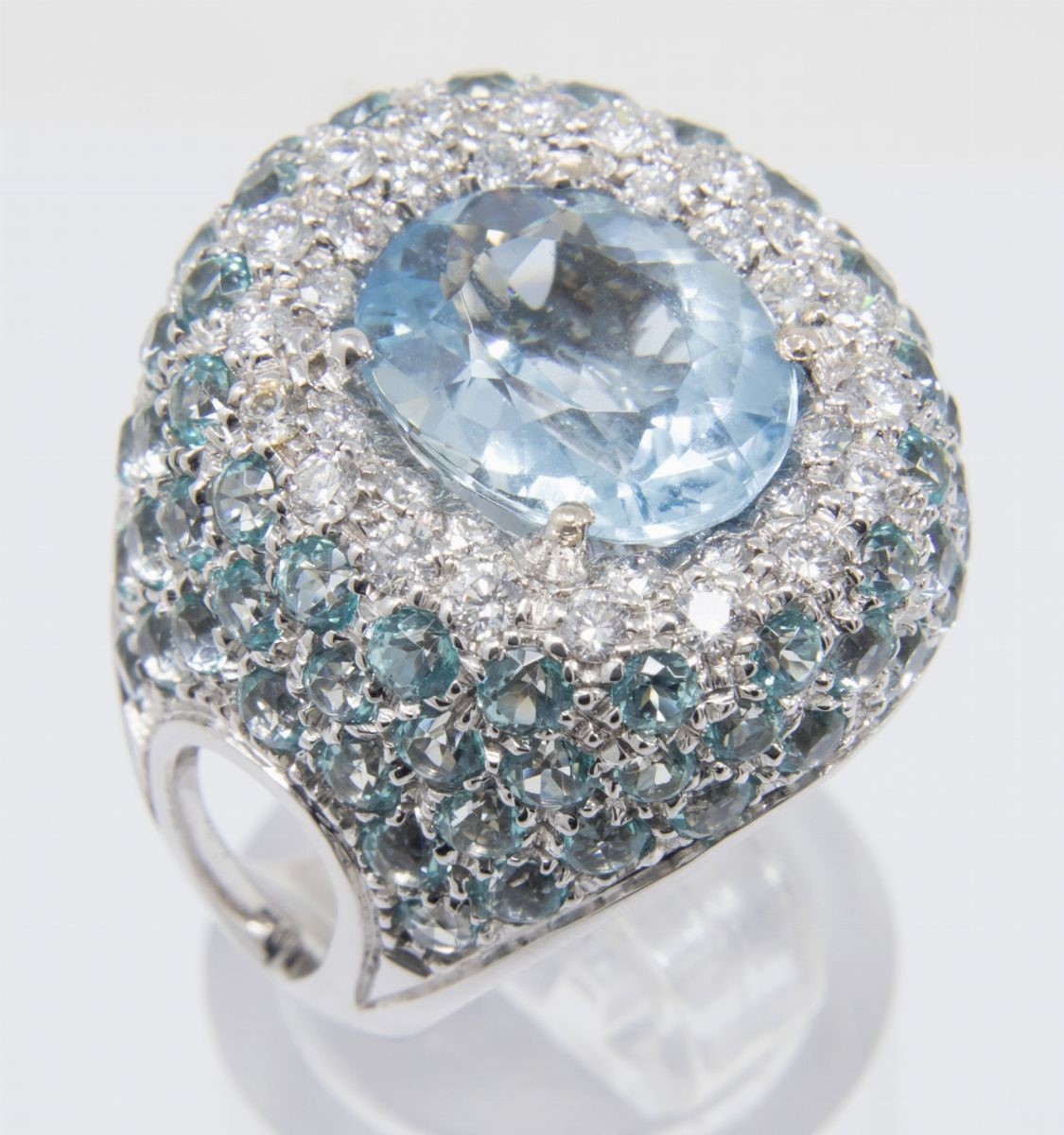 Anello in Oro Bianco con Acquemarine e Brillanti