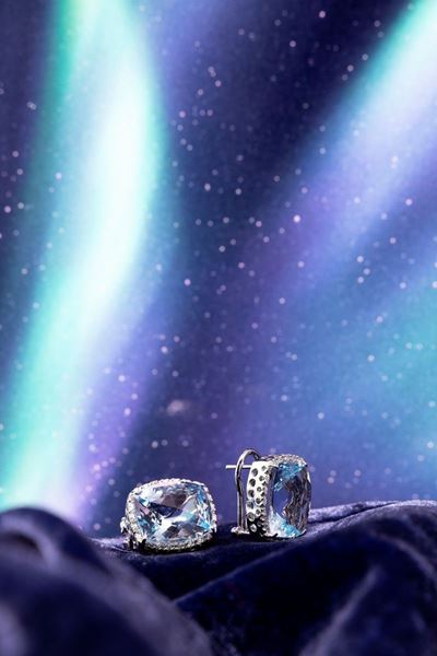 Orecchini a Clips in Oro Bianco, con Topazi Azzurri e Piccoli Brillanti