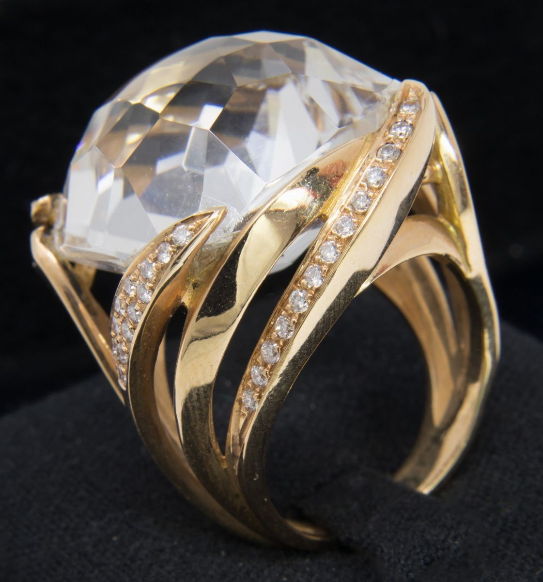 Anello in Oro Giallo con Cristallo di Rocca e Brillanti