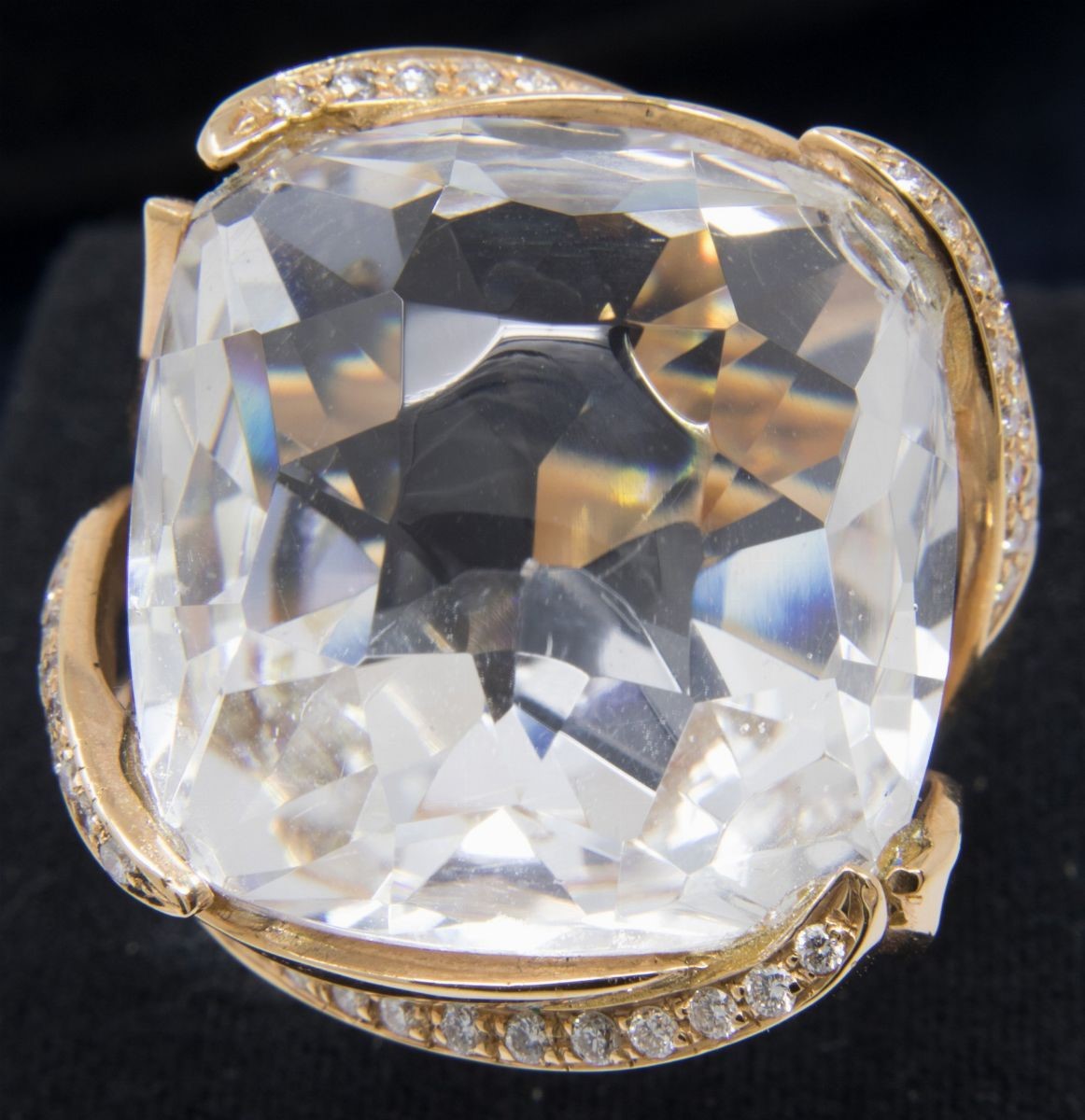 Anello in Oro Giallo con Cristallo di Rocca e Brillanti