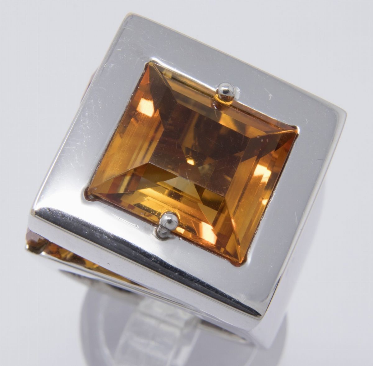 Anello in Oro Bianco e Quarzi Citrini