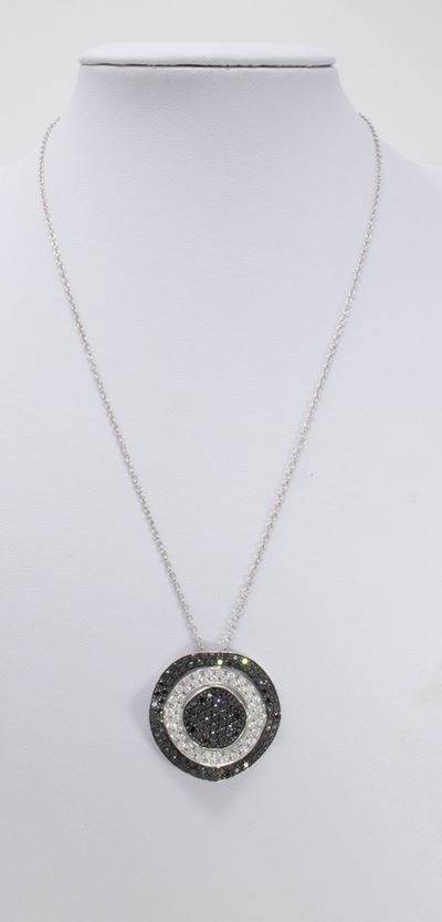 Collana con Pendente in Oro Bianco e Diamanti Bianchi e Neri