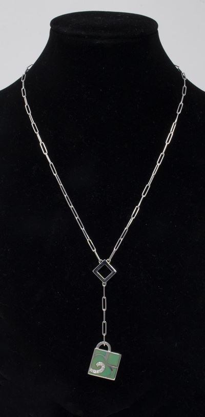 Collana Girocollo in Oro Bianco e Pendente con Smalto e Piccoli Brillanti
