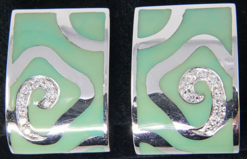 Orecchini Rettangolari a Clips in Oro Bianco con Smalto e Piccoli Brillanti