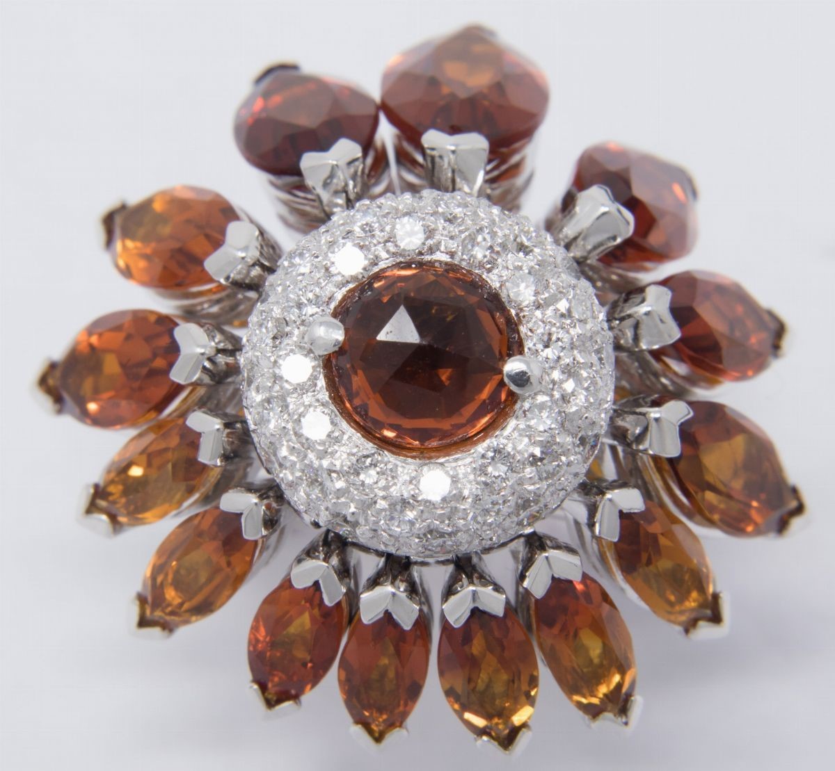 Anello a Fiore in Oro Bianco con Brillanti e Quarzo Madeira