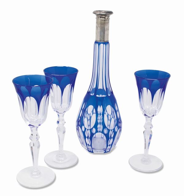 Dodici calici e bottiglia in doppio cristallo incolore e blu  - Asta L'Arte della Tavola - Casa d'aste Farsettiarte