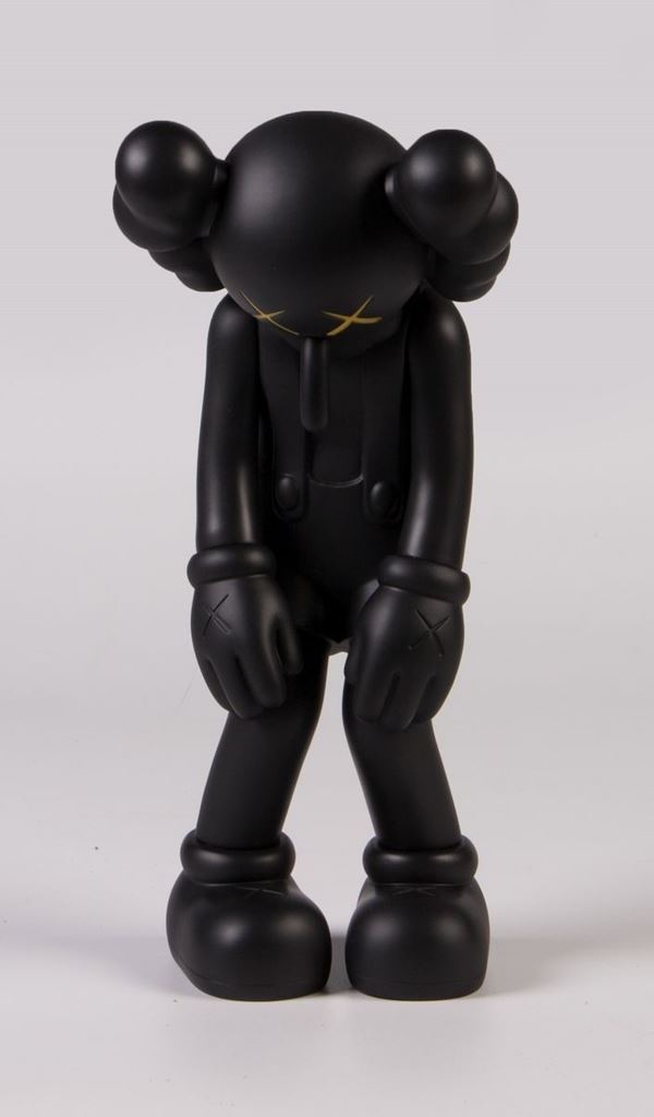 Kaws : Small Lie (Black)  (2017)  - Scultura in vinile verniciato, multiplo - Asta PARADE V - Arte Contemporanea - Casa d'aste Farsettiarte