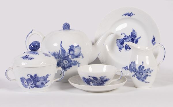 Servizio da tè e dolce in porcellana Royal Copenhagen Blue Flowers   - Asta L'Arte della Tavola - Casa d'aste Farsettiarte