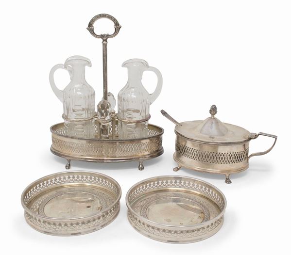 Quattro oggetti in argento  - Asta L'Arte della Tavola - Casa d'aste Farsettiarte