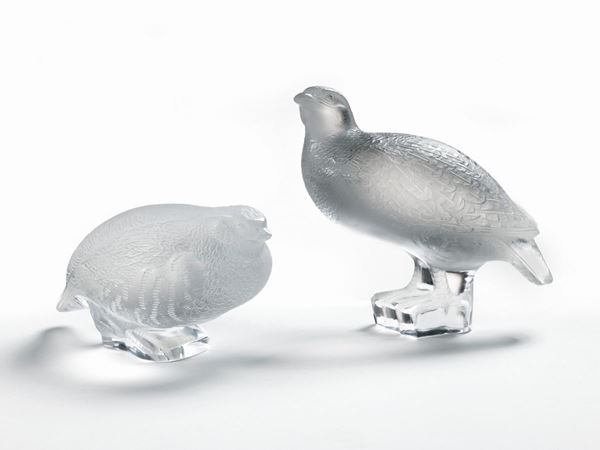 Lalique pernici «Perdrix couchée» e «Perdrix inquiète» in vetro pressato incolore e satinato   - Asta L'Arte della Tavola - Casa d'aste Farsettiarte