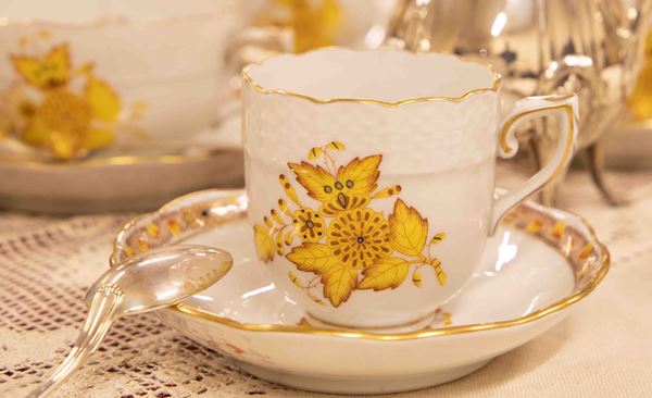 Servizio da tè, caffè e dolce in porcellana Herend Apponyi Yellow