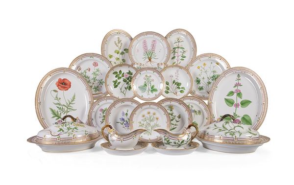 Prestigioso servizio da tavola in porcellana Royal Copenhagen «Flora Danica», prima metà del XX secolo 