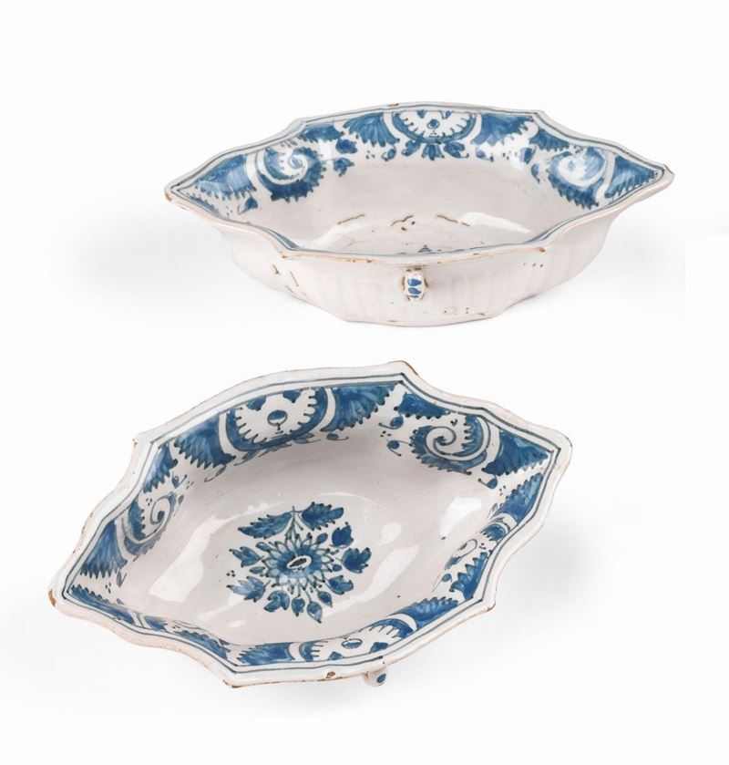 Due Salsiere a Barchetta in Maiolica Bianco Blu