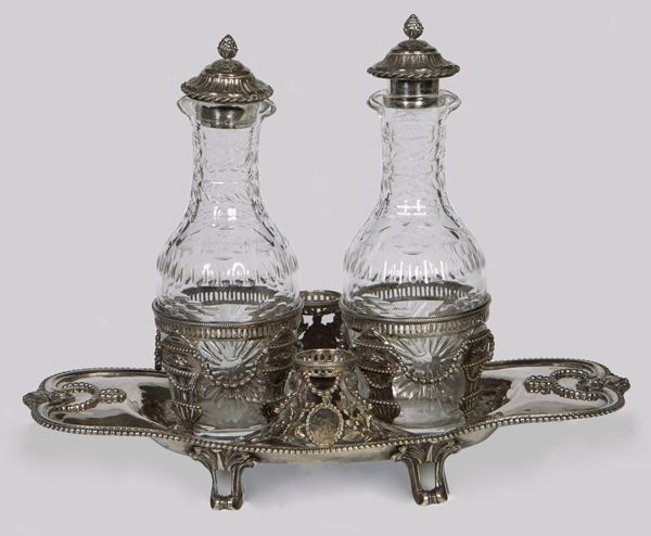 J. Favre acetoliera neoclassica in argento con ampolle in cristallo intagliato