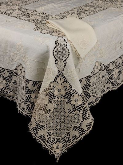 Tovaglia con Dodici Tovaglioli in Lino Beige