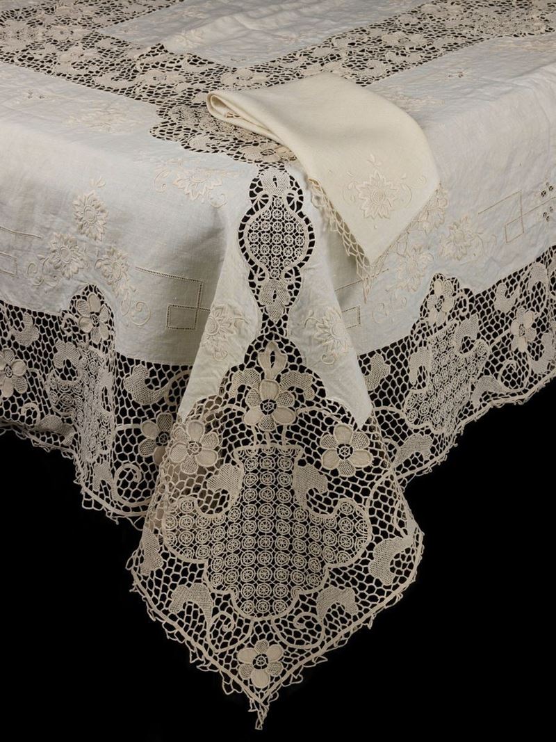 Tovaglia con Dodici Tovaglioli in Lino Beige