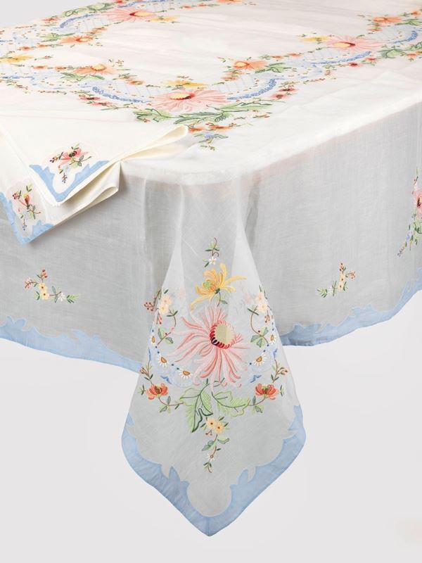 Tovaglia con dodici tovaglioli in organza bianca