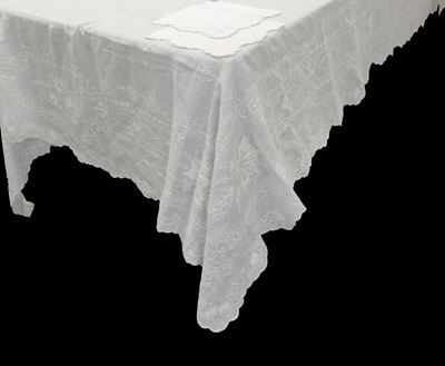 Grandissima Tovaglia con Ventiquattro Tovaglioli in Bisso di Lino Bianco