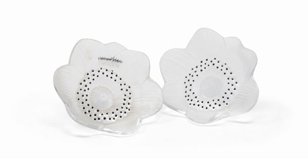 Lalique coppia di Anémone ouverte in vetro pressato incolore, satinato e smaltato