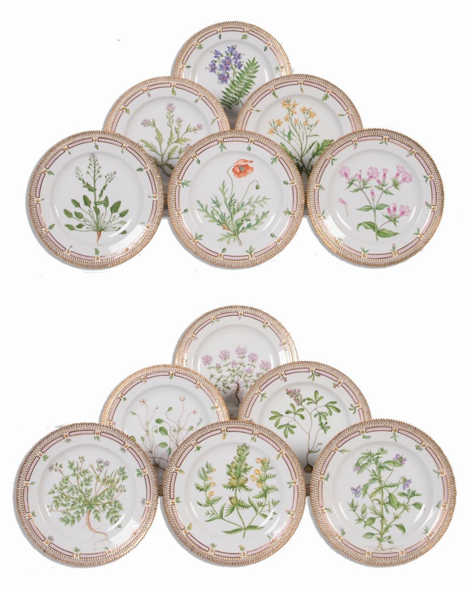 Eccezionale Servizio da Tavola in Porcellana Policroma e Dorata Royal Copenhagen «flora Danica», ...