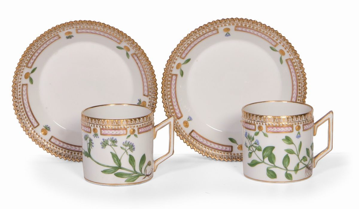 Eccezionale Servizio da Tavola in Porcellana Policroma e Dorata Royal Copenhagen «flora Danica», ...
