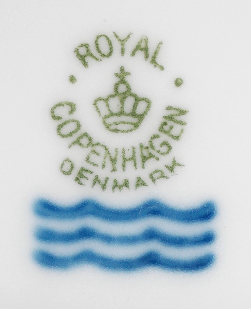 Eccezionale Servizio da Tavola in Porcellana Policroma e Dorata Royal Copenhagen «flora Danica», ...