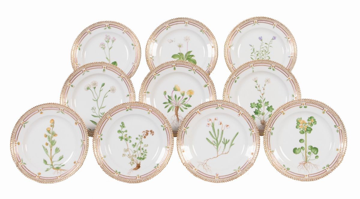 Eccezionale Servizio da Tavola in Porcellana Policroma e Dorata Royal Copenhagen «flora Danica», ...