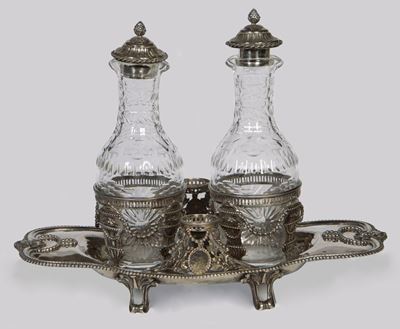 J. Favre Acetoliera Neoclassica in Argento con Ampolle in Cristallo Intagliato
