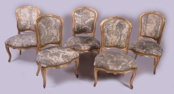 Cinque sedie in legno intagliato e dorato