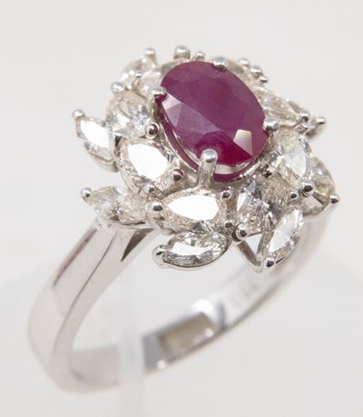Anello a Margherita in Oro Bianco, Rubino e Diamanti