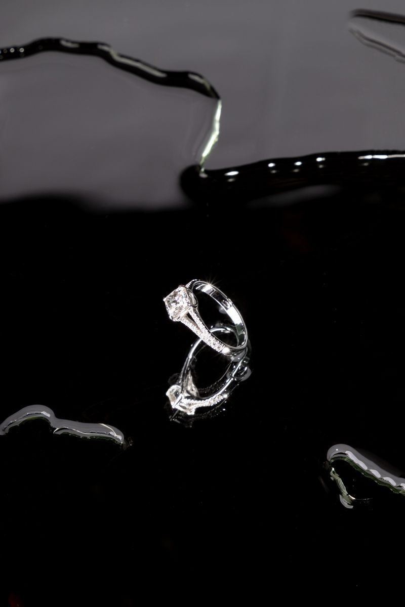 Anello in Oro Bianco e Diamanti