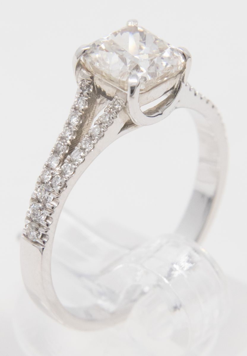 Anello in Oro Bianco e Diamanti