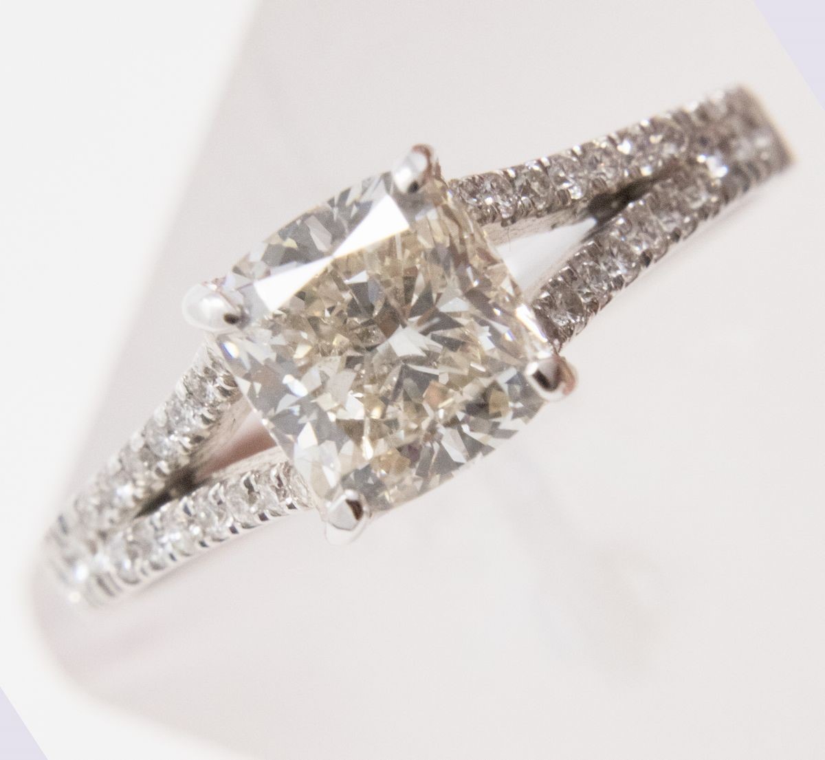 Anello in Oro Bianco e Diamanti