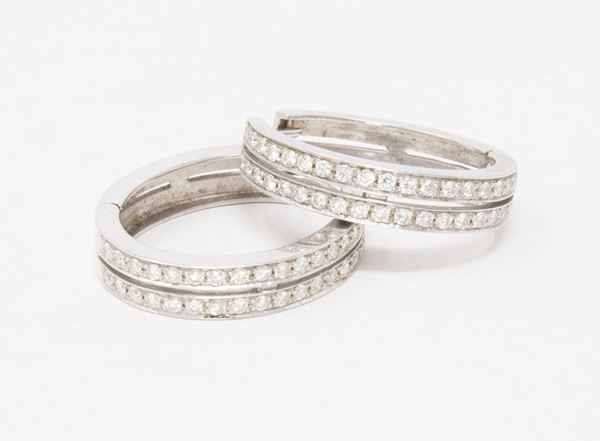 Orecchini ovali in oro bianco e diamanti  - Auction Jewels and Watches - Casa d'aste Farsettiarte