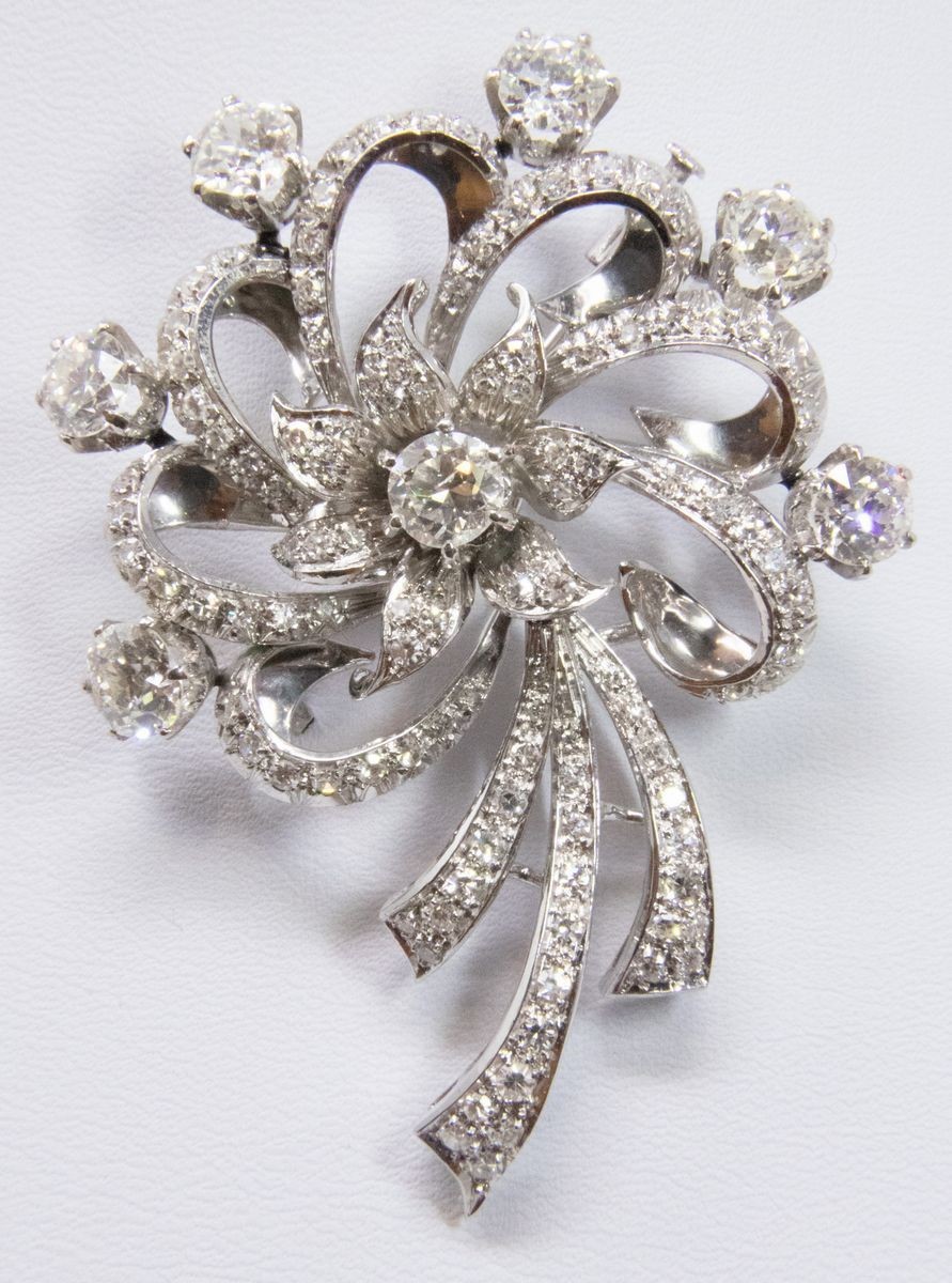 Spilla a Fiore in Oro Bianco con Diamanti