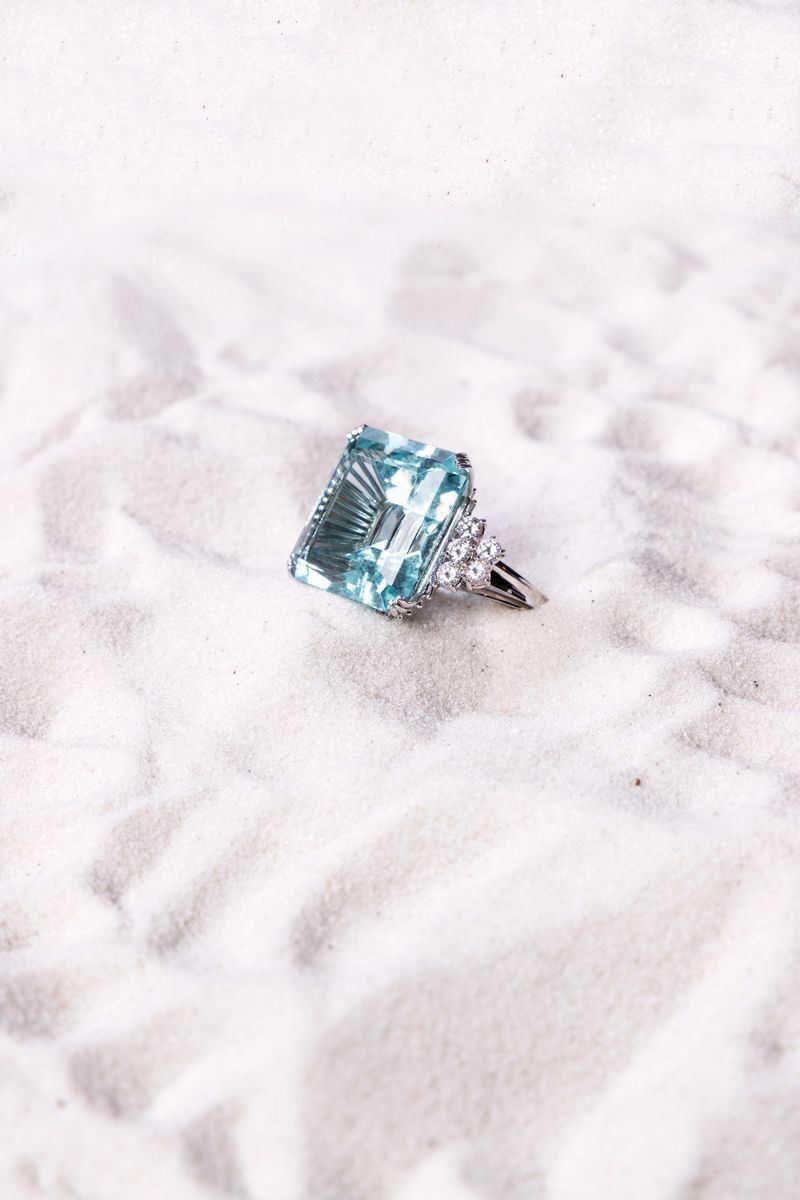 Anello in Platino con Acquamarina e Diamanti