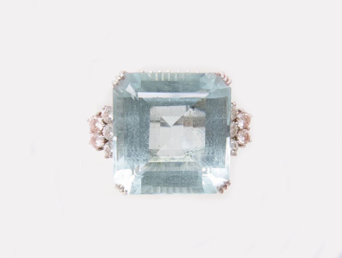 Anello in Platino con Acquamarina e Diamanti