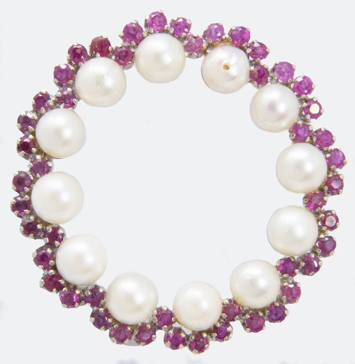 Spilla e Orecchini in Oro Bianco con Perle, Rubini e Brillanti